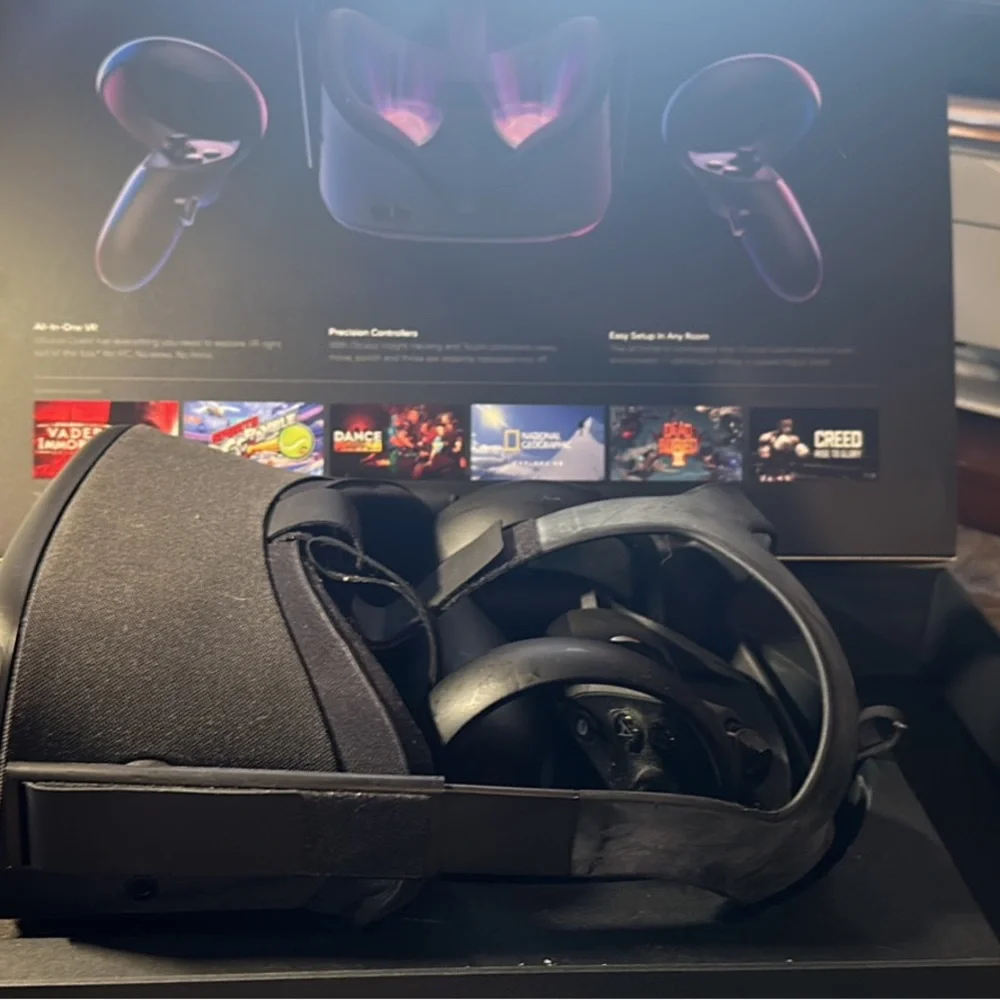 Oculus quest one only use three times no manual like new